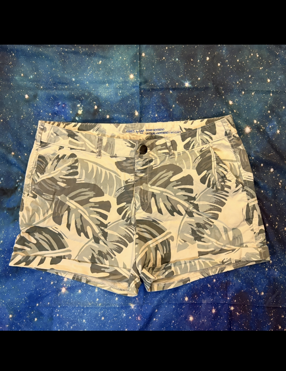 Khakis by Gap Skinny Boyfriend Leaf Shorts size 10